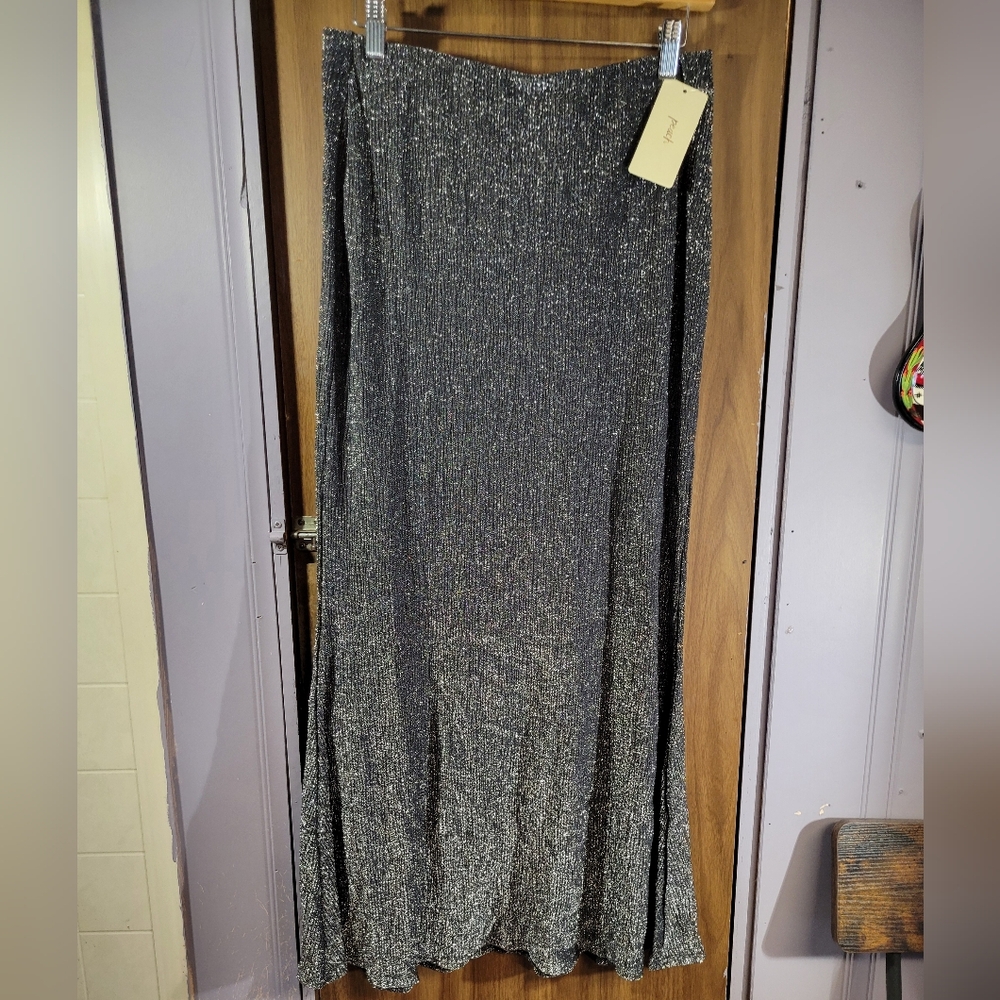Peach size large Elegant Black / silver shimmer maxi Women's Skirt